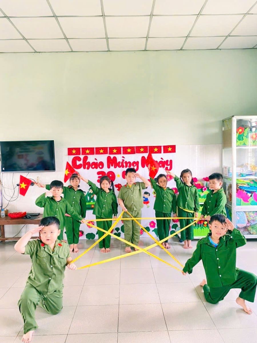 TRƯỜNG MG PHƯỚC LÂM TỔ CHỨC CÁC HOẠT ĐỘNG CHO TRẺ CHÀO MỪNG NGÀY 30/4